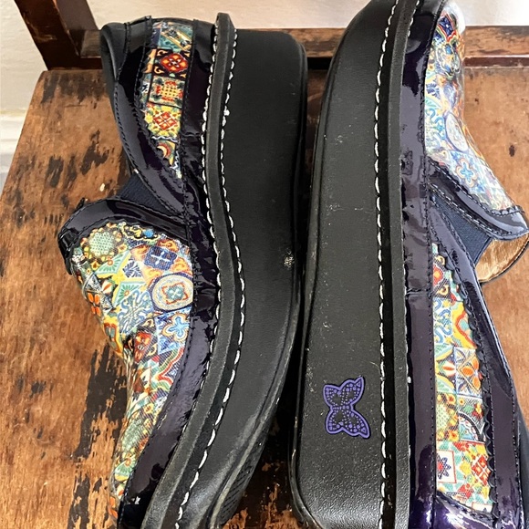 Algeria Women’s Patchwork Patent Clogs US 7 - Picture 2 of 6